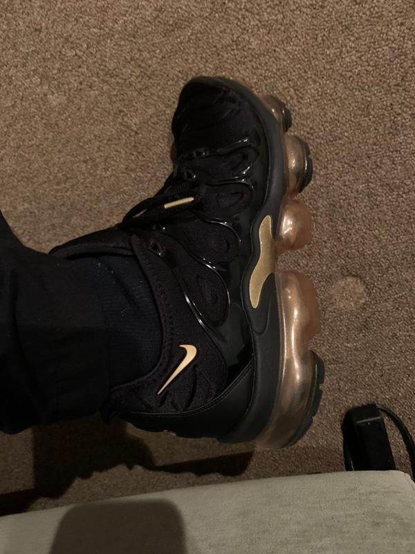 nike vapormax plus black gold