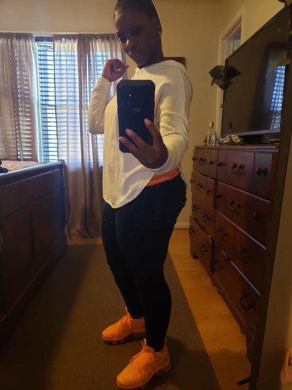 laser orange vapormax plus outfit