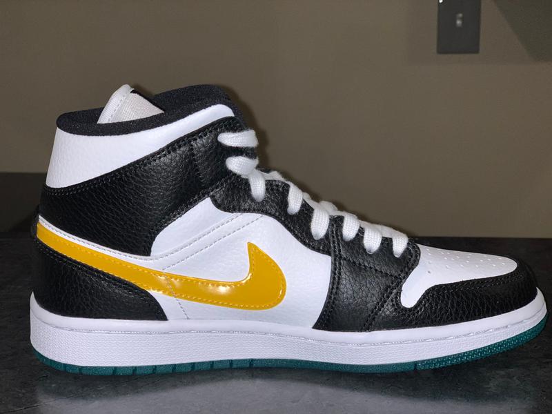 jordan 1 black white lucid green