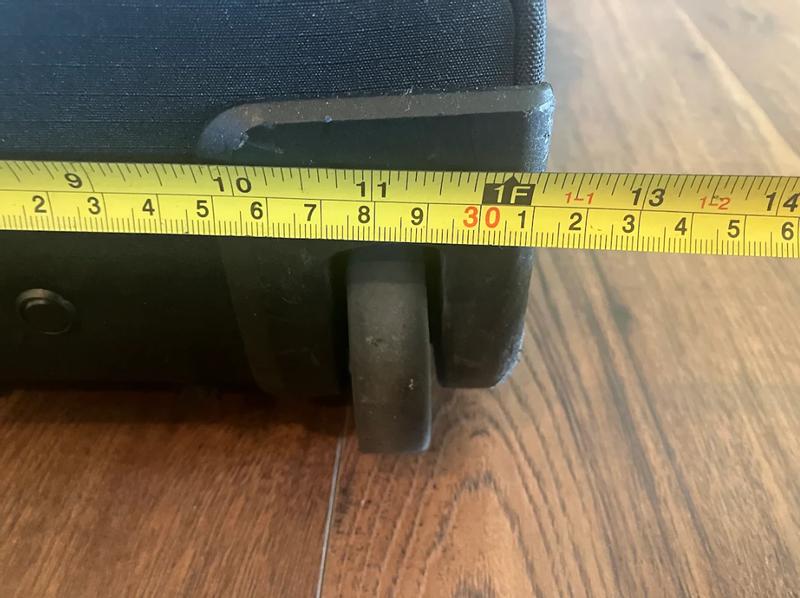 Width is only 12 inches even though advertised as 13.5 inches