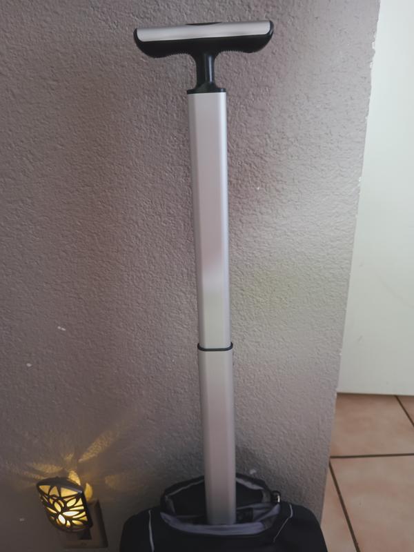 Handle is good height It's perfect for me I'm 5'4