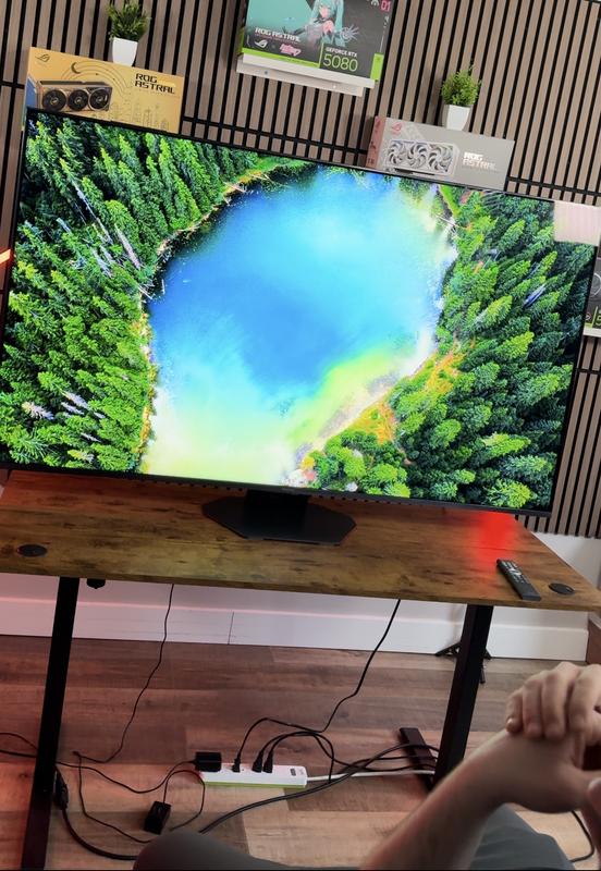 Customer carousel item 6.