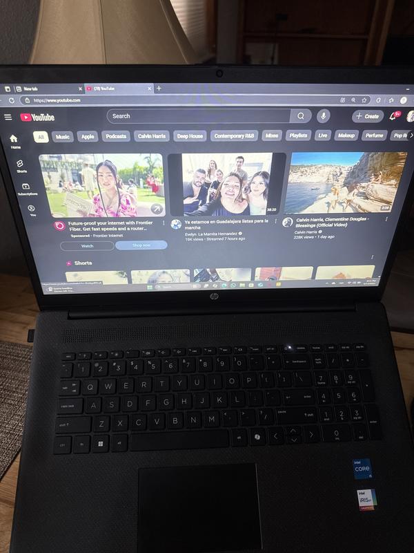 I hate the gray color of the screen even when is black !