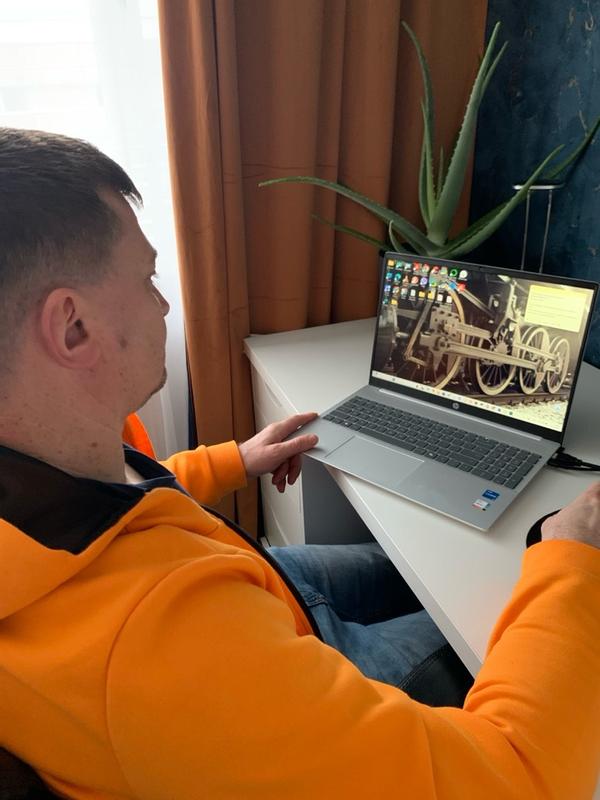 Customer carousel item 8.