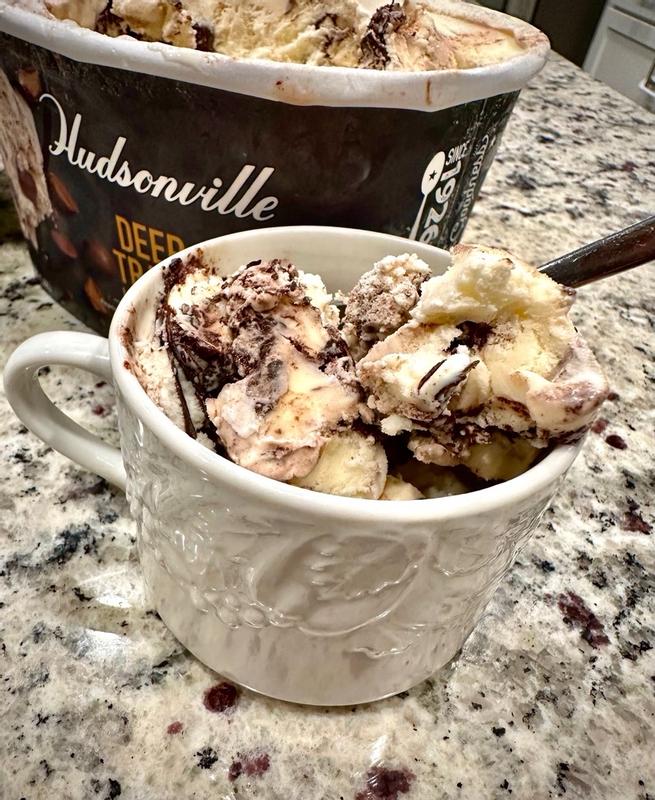 天然デスロック　ベルーガソフトクリーム Deer Traxx® 48 oz Ice Cream - Hudsonville Ice Cream