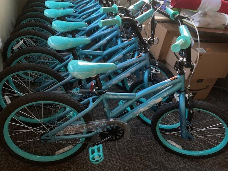 Glitzy Girls' Bike, 20-Inch - Ages 5-9 | Huffy