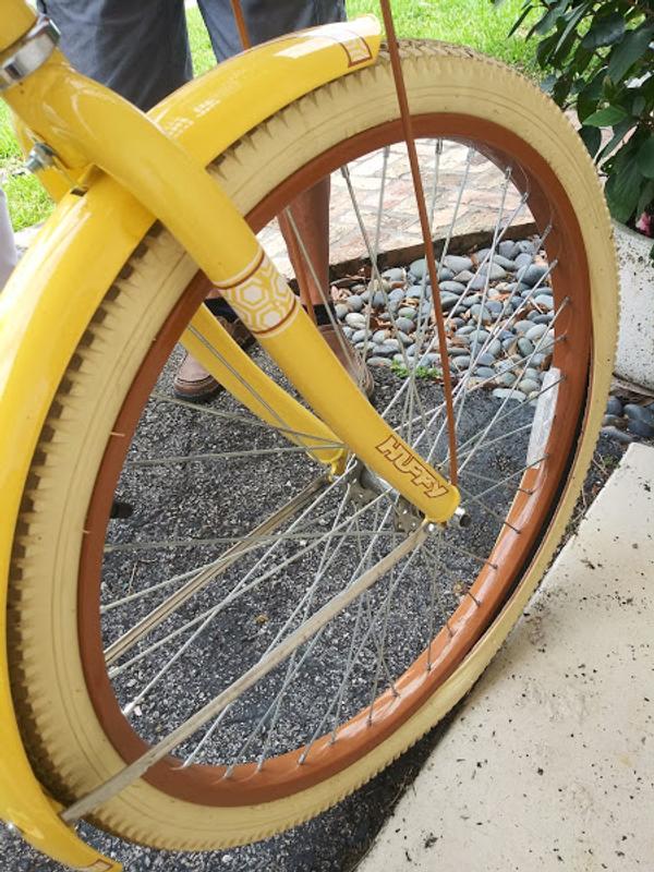 huffy yellow cruiser bike