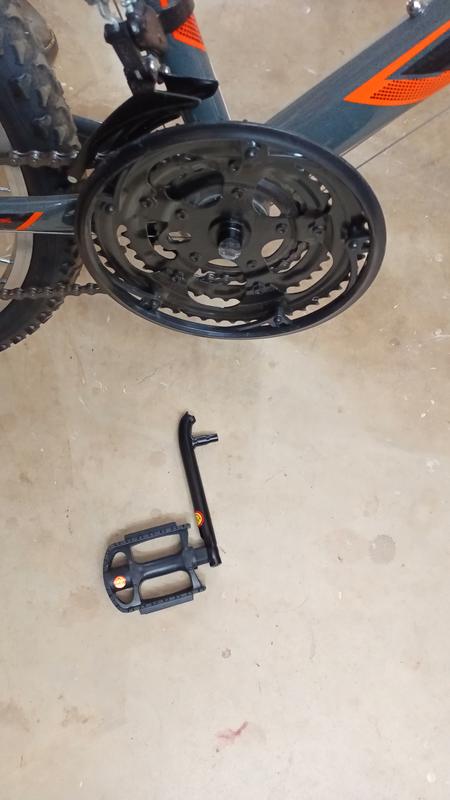 Crank was improperly installed causing stress fracture