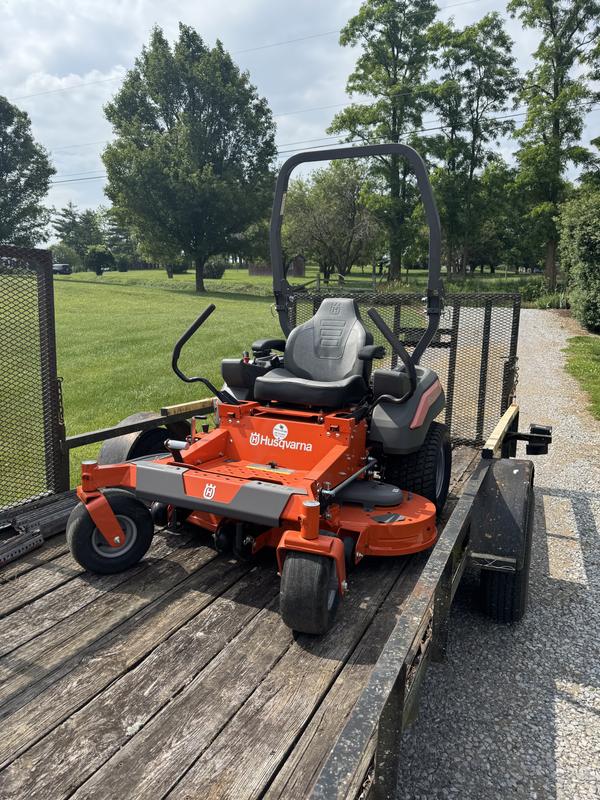 Husqvarna Z454 54-in 22-HP V-twin Gas Zero-turn Riding Lawn Mower