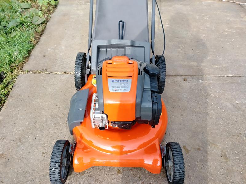 Husqvarna lawn on sale mower lc121p