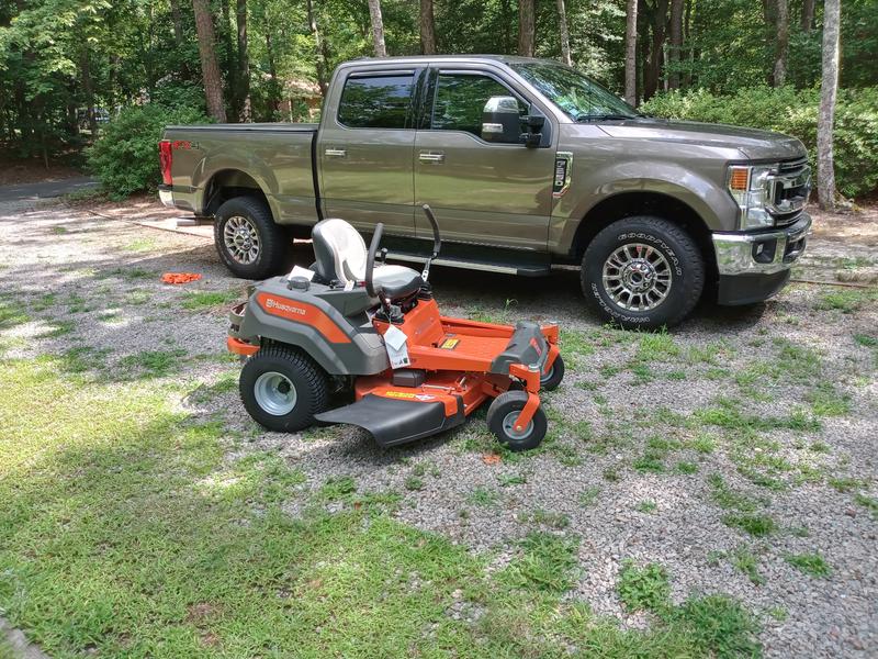 Husqvarna Z242F 23-HP V-twin Dual Hydrostatic 42-in Zero Husqvarna Z242F 23-HP V-twin Dual Hydrostatic 42-in Zero