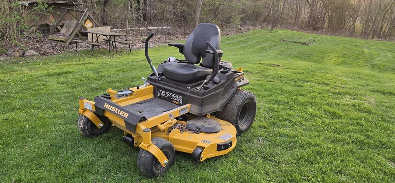 Hustler Raptor® XDX | Residential Zero-Turn Mower