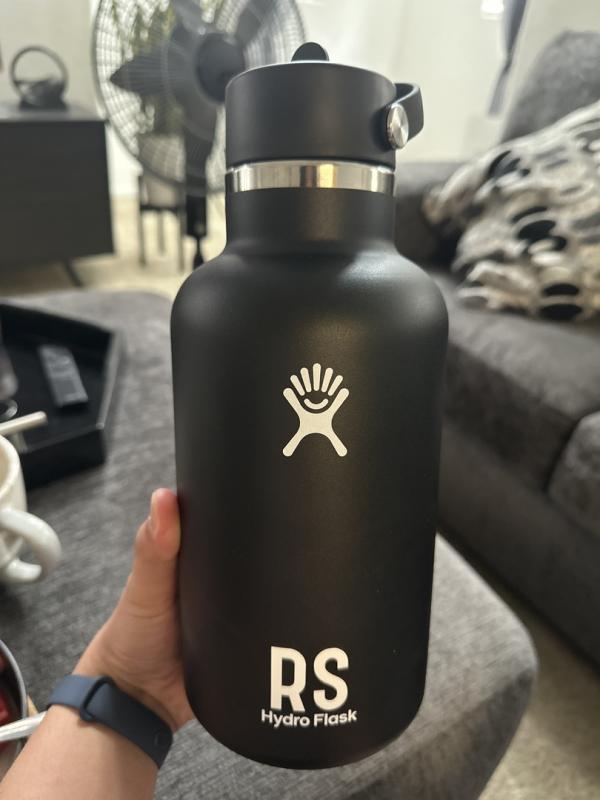 Hydro Flask 64 oz deals in black