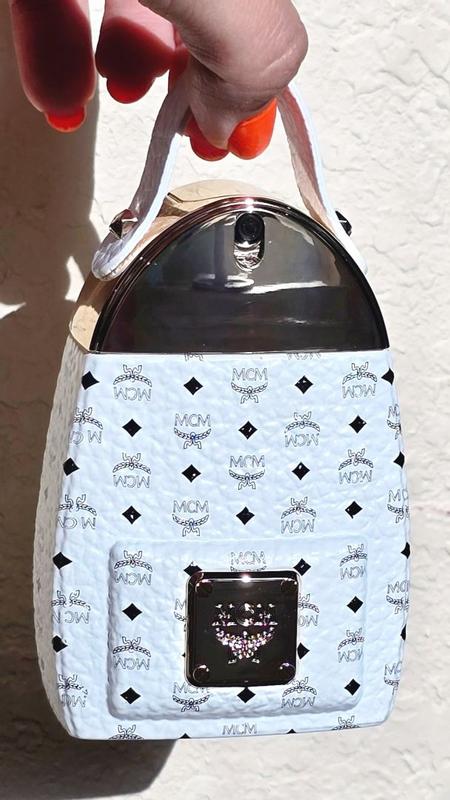 Customer photo for "The cutest bottle and a beautiful scent!"
