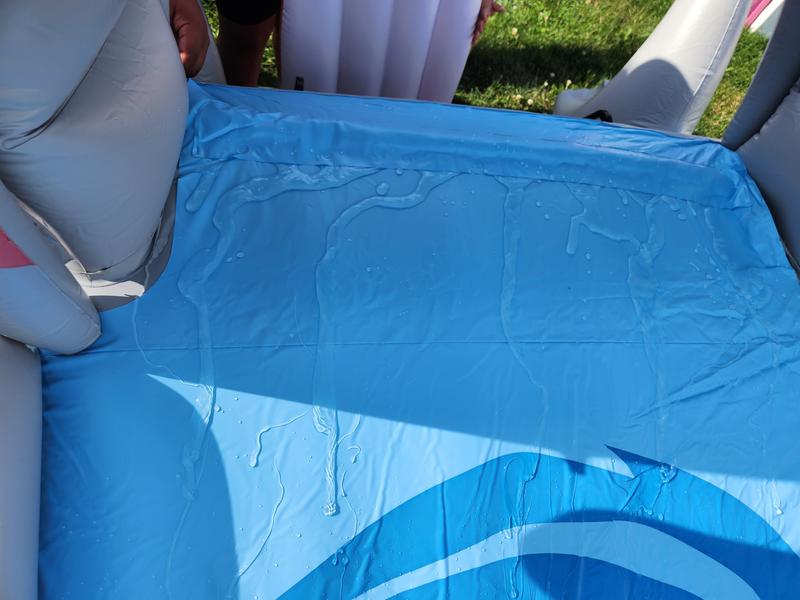 How the water comes out to make it get wet.