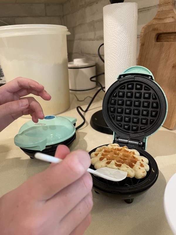 Dash Mini Maker mini waffle iron review 