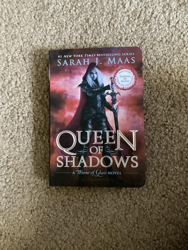 Queen of Shadows (Throne of Glass, #4) by Sarah J. Maas