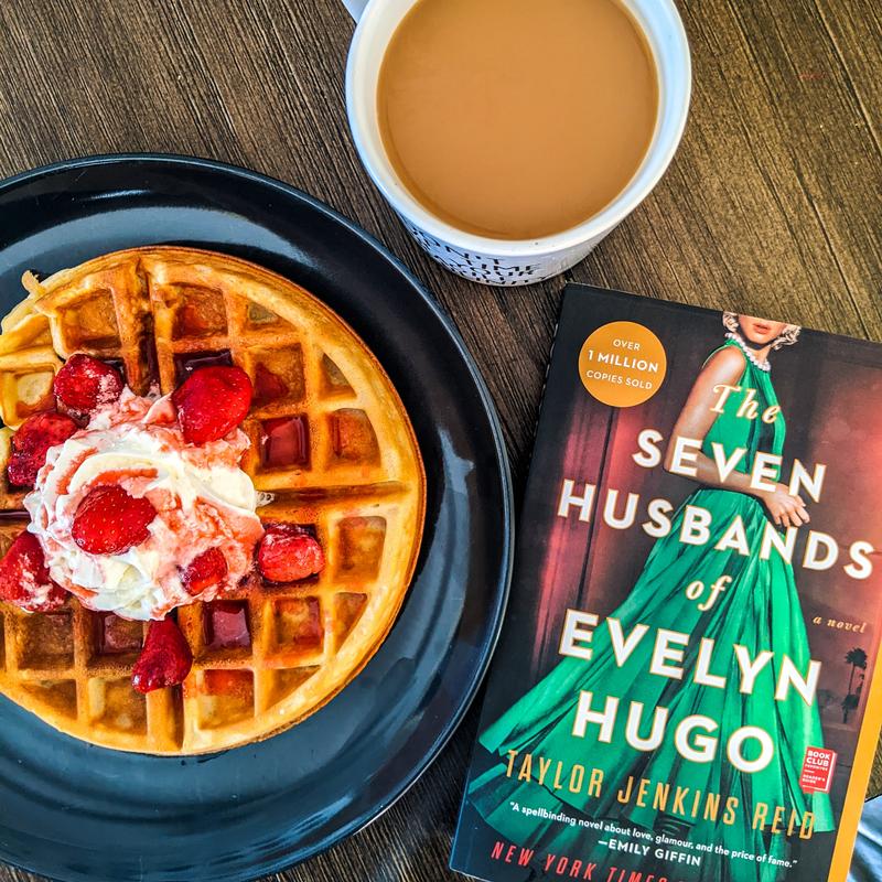 The Seven Husbands of Evelyn Hugo: A Novel: Taylor Jenkins Reid:  9781797106328: : Books