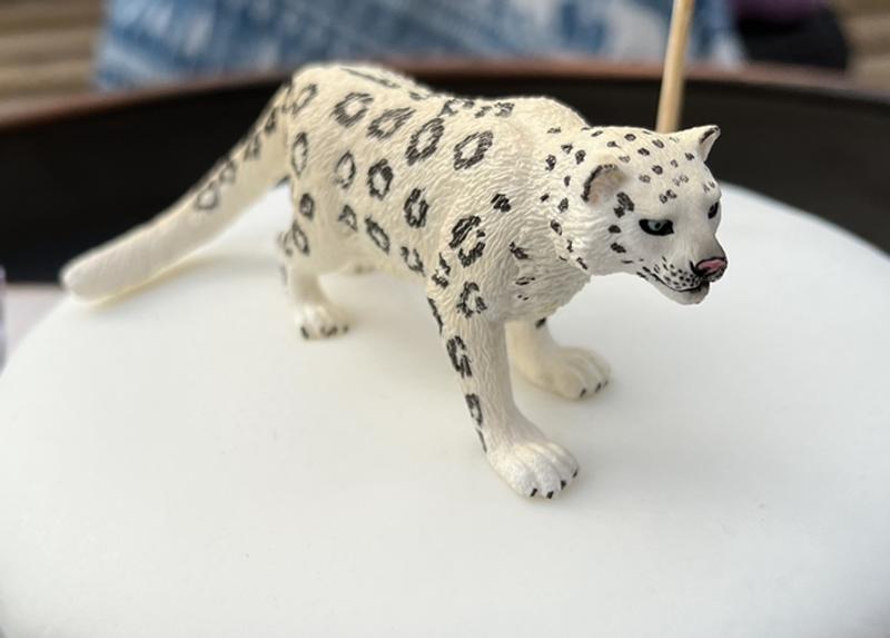 BRETOYIN Snow Leopard Figure Black Panther Figurine 5PCS Realistic Cheetah  Toys Baby Leopard Figurine Collectible for Boys and Girls Cake Toppers