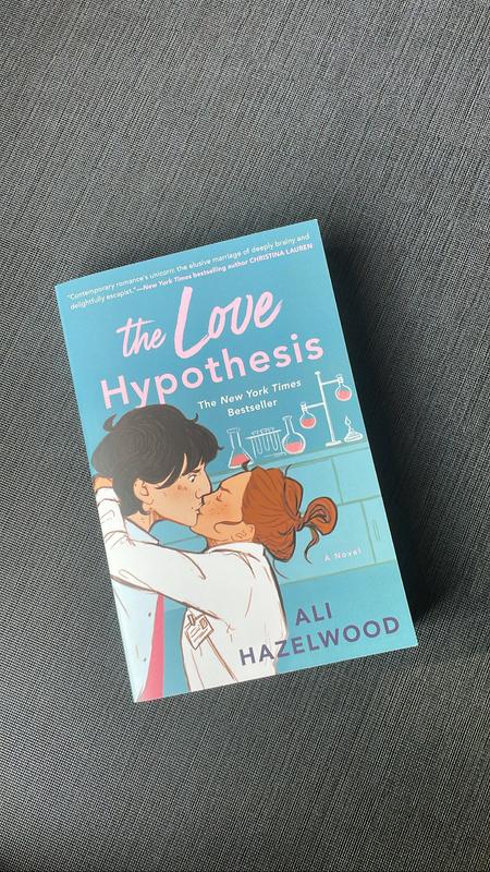 The Love Hypothesis Book Review – Likes and Candles