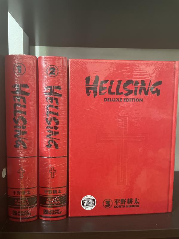 Hellsing Volume 7 (Second Edition) by Kohta Hirano: 9781506738567 |  : Books