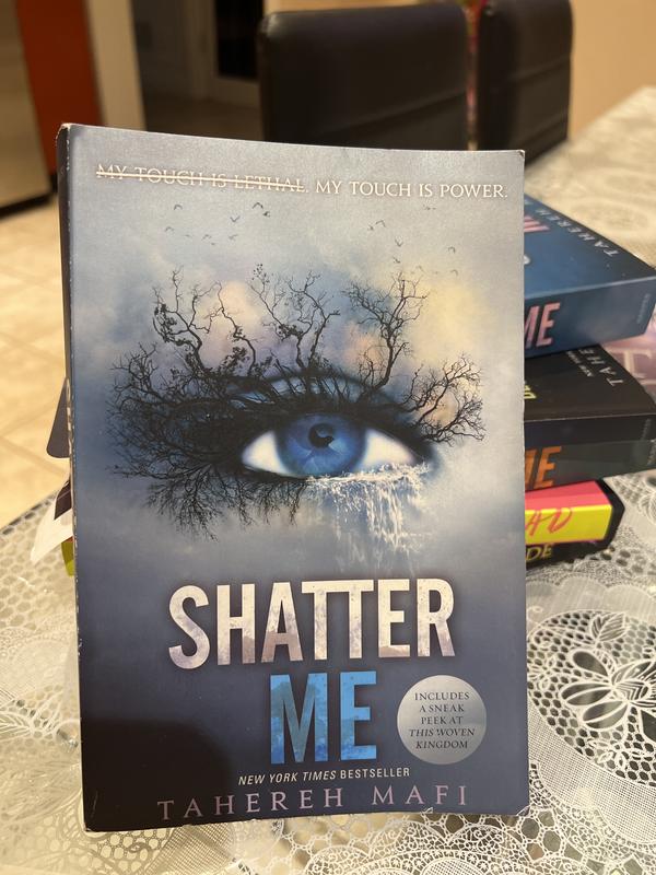Shatter Me (Shatter Me, 1): 9780062741738: Mafi, Tahereh: Books 