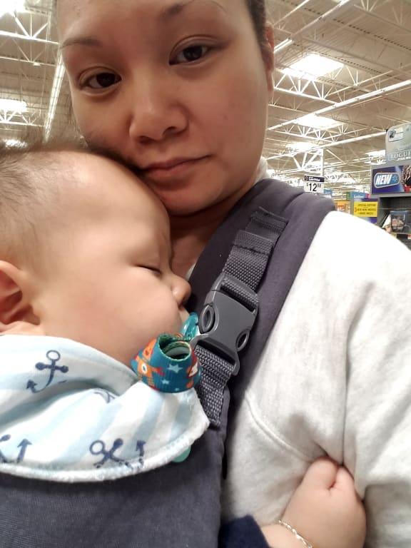 infantino cuddle up ergonomic hoodie hordozó