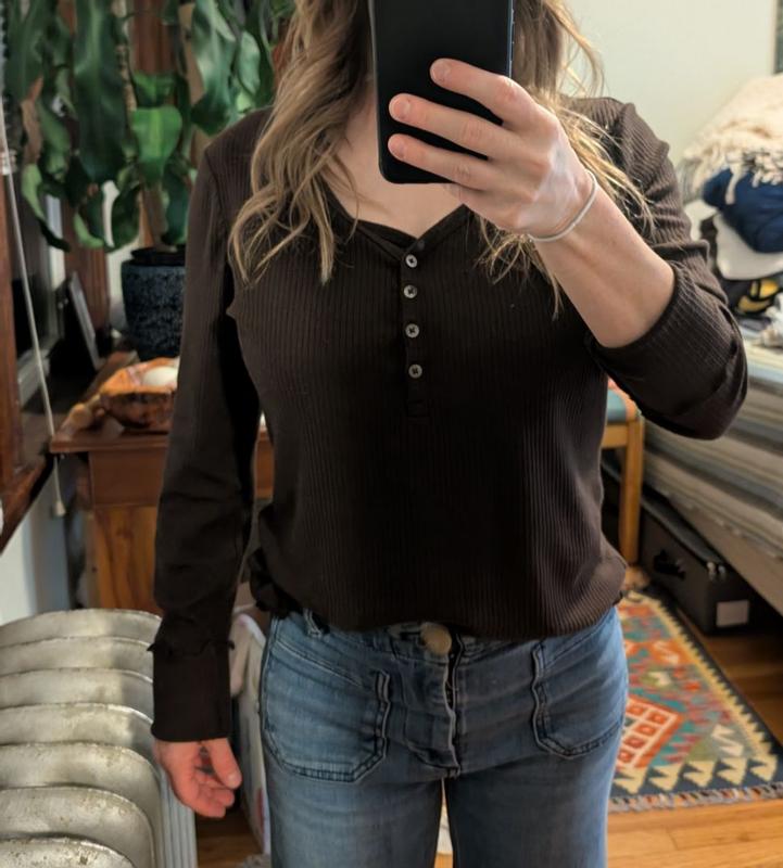 Customer photo for "Comfortable and Easy to Breastfeed"