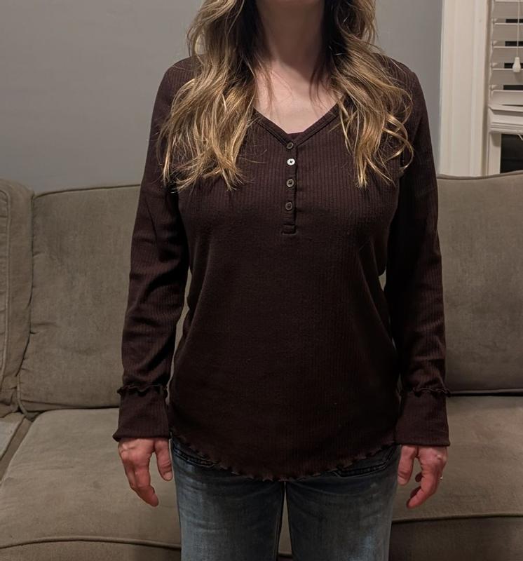 Customer photo for "Comfortable and Easy to Breastfeed"