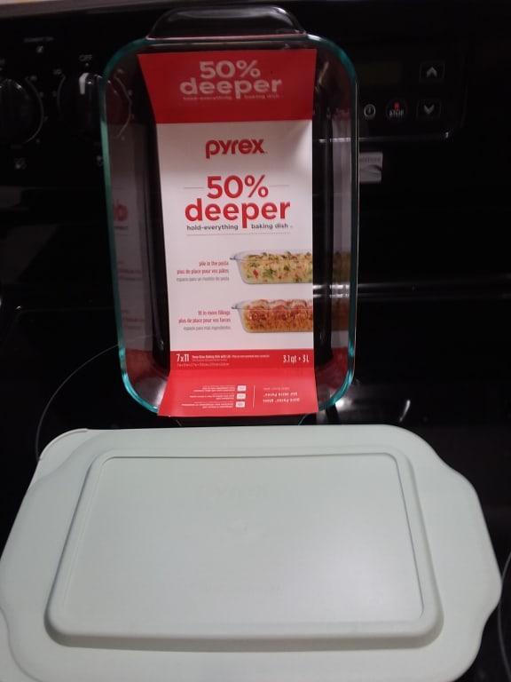 Pyrex Deep Portable Baking Dish with Sage Plastic Cover (4-Piece) - Power  Townsend Company