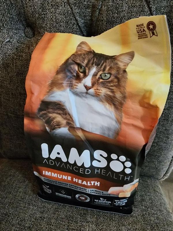 IAMS ADVANCED HEALTH DRY CAT IMMUNE HEALTH SALMON AND CHICKEN