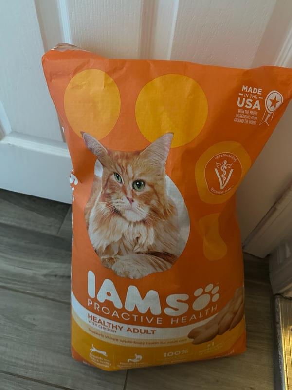 IAMS PROACTIVE HEALTH Healthy Adult Dry Cat Food with Chicken,