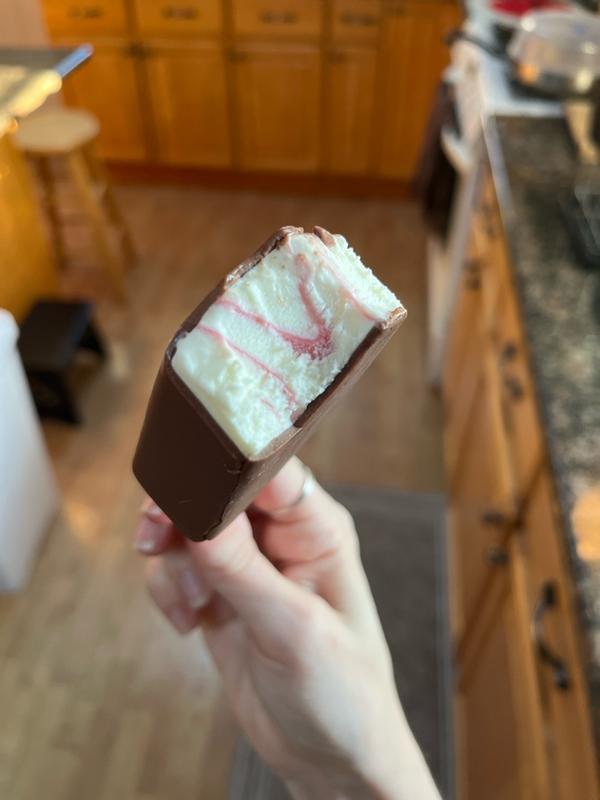 White Chocolate Raspberry Ice Cream Bar | Häagen-Dazs®