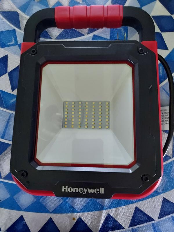 Honeywell 3000 lumen led flood deals light