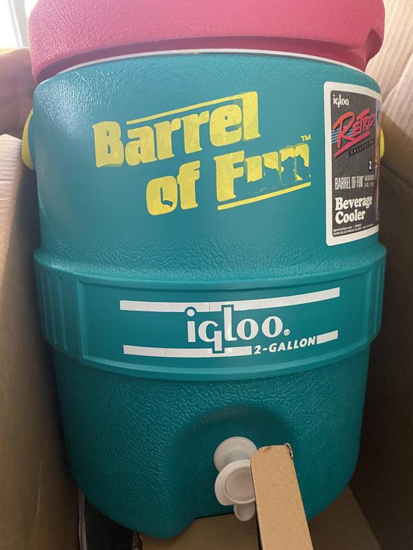 Igloo 421 2 Gallon Yellow Insulated Beverage Dispenser / Portable