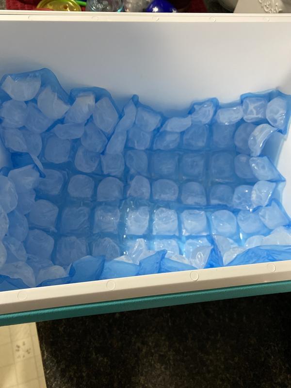  Igloo Maxcold Natural Ice Sheet 88 Cube, 15 x 18.5 Inches, Blue  : Home & Kitchen