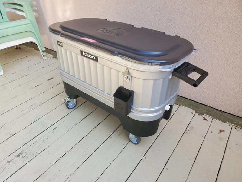 Igloo party bar rolling hot sale cooler