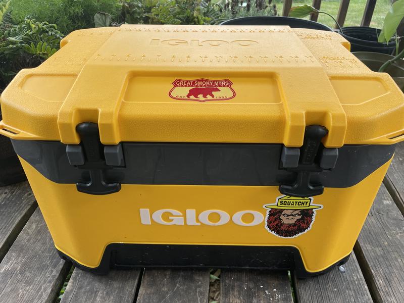 Igloo Profile II Hard Cooler, Red, 30-qt