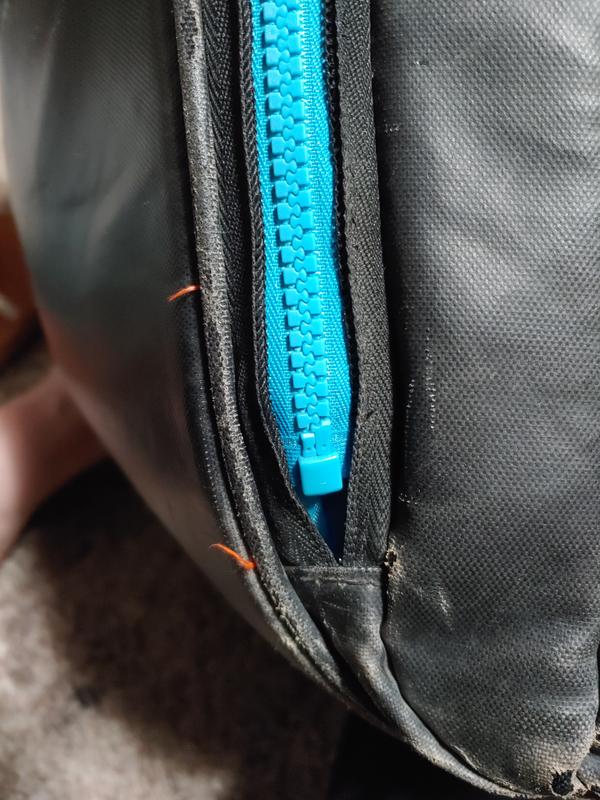 I'll figure out what to seal that opening with later. Zipper is at least installed.