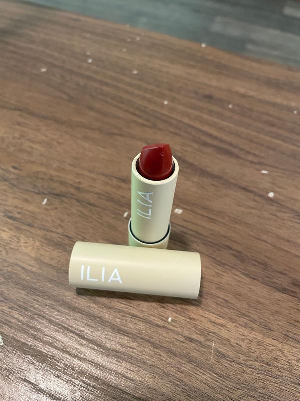 Customer photo for "Perfect red lip"