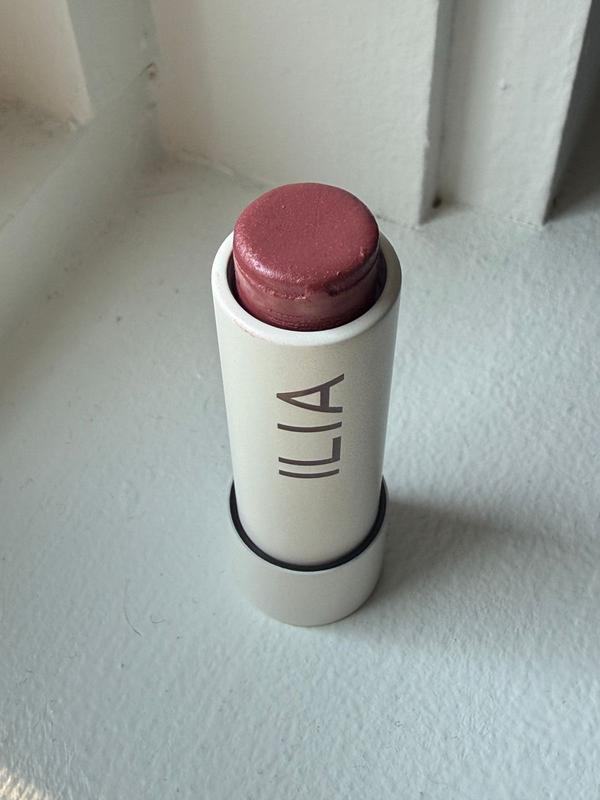 Customer photo for "nice lip balm"