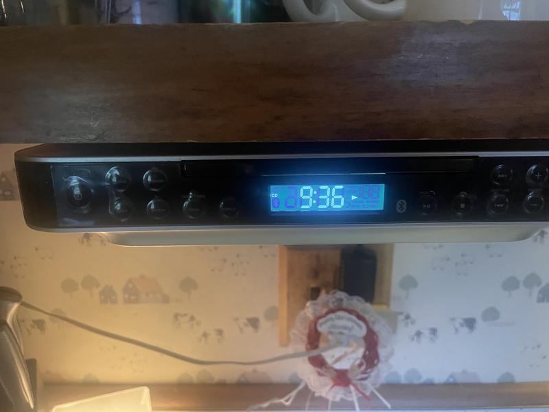 iLive Radio Bluetooth para debajo del gabinete de cocina con reproductor de  CD, sistema de altavoz inalámbrico Bluetooth, cuenta con radio FM con 20