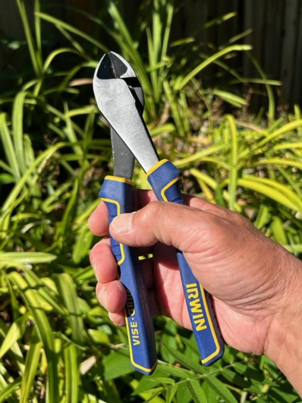 thumbnail image 2 of KLEIN TOOLS 8" High-Leverage Diagonal Cutting Angled Head Pliers 2 of 12