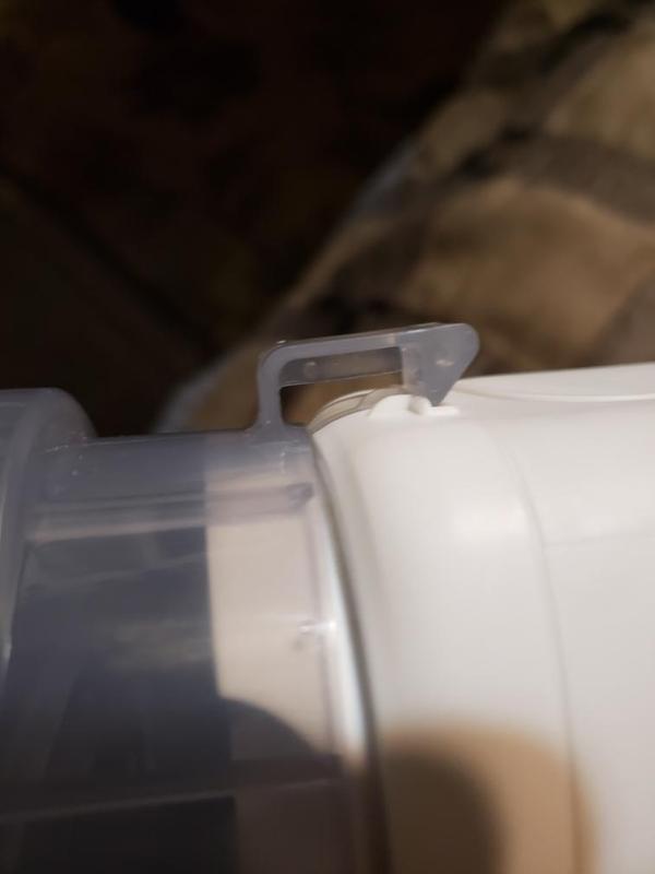 THIS IS THE CLASP THE HOLDS THE EXTENDER NOZZLE