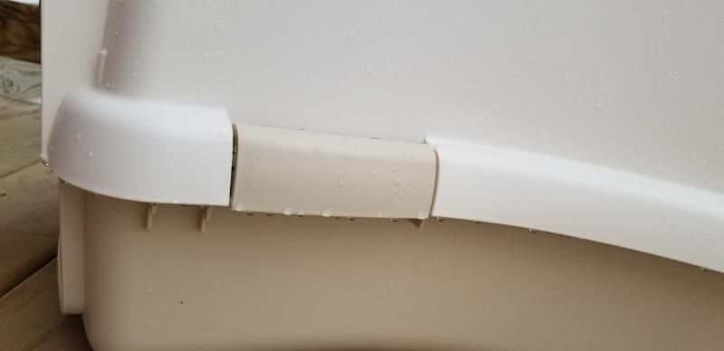 These clips make attaching the top and bottom easy to connect. (Four seperate clips)