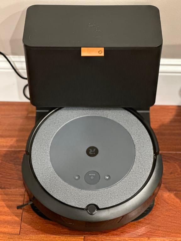 iRobot Roomba Combo i5+ Self-Emptying Robot Vacuum and Mop I557020