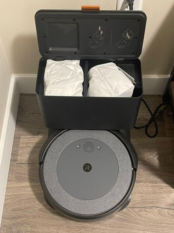 iRobot Roomba Combo i5+ Self-Emptying Robot Vacuum and Mop I557020