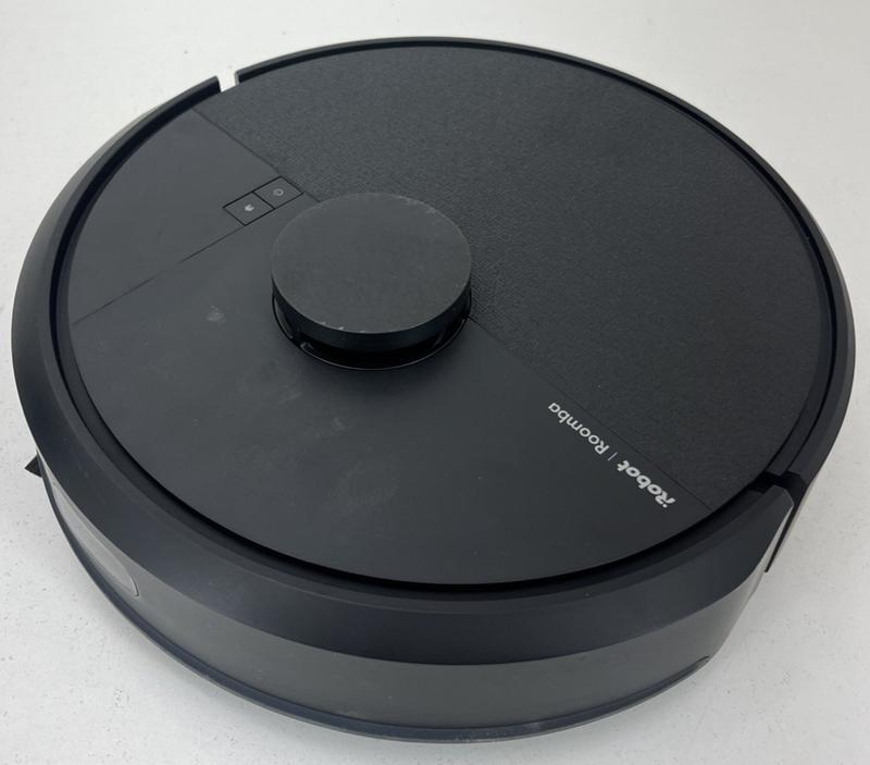 iRobot Roomba 105 Vac Auto Charging Robotic Vacuum Cleaner in the