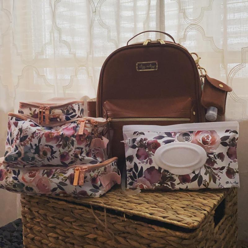 Go floral ??, ??Cognac and floral ???? #mamamoderna #itzyritzy #itzyritzyminicognac #bestdiaperbag