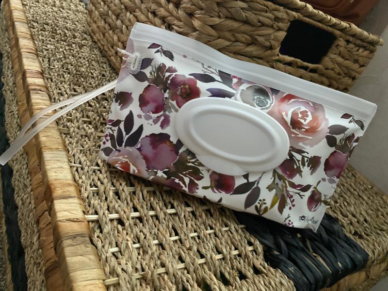 Go floral ??, ??Cognac and floral ???? #mamamoderna #itzyritzy #itzyritzyminicognac #bestdiaperbag